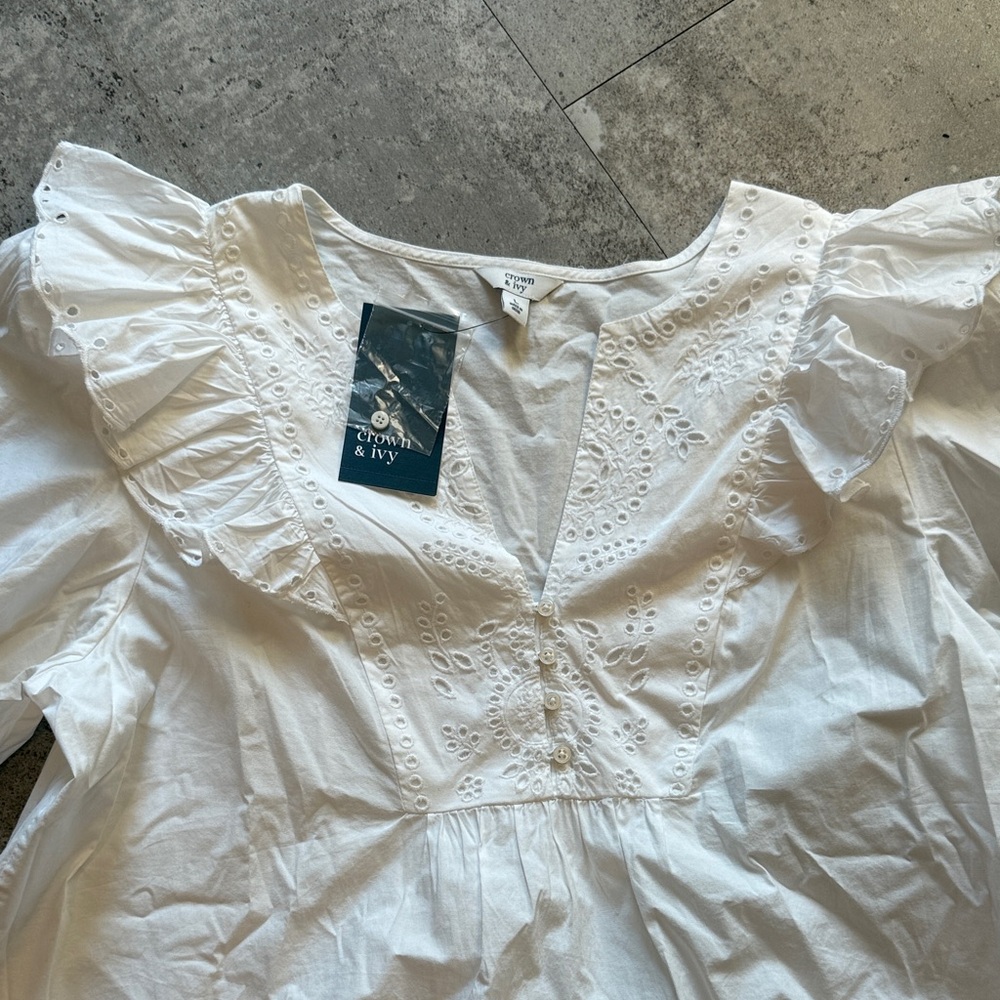 Crown & Ivy Women's White Ruffled Eyelet Blouse